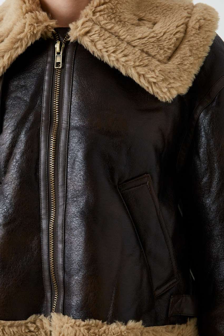 Casaco Feminino de Pele Vintage