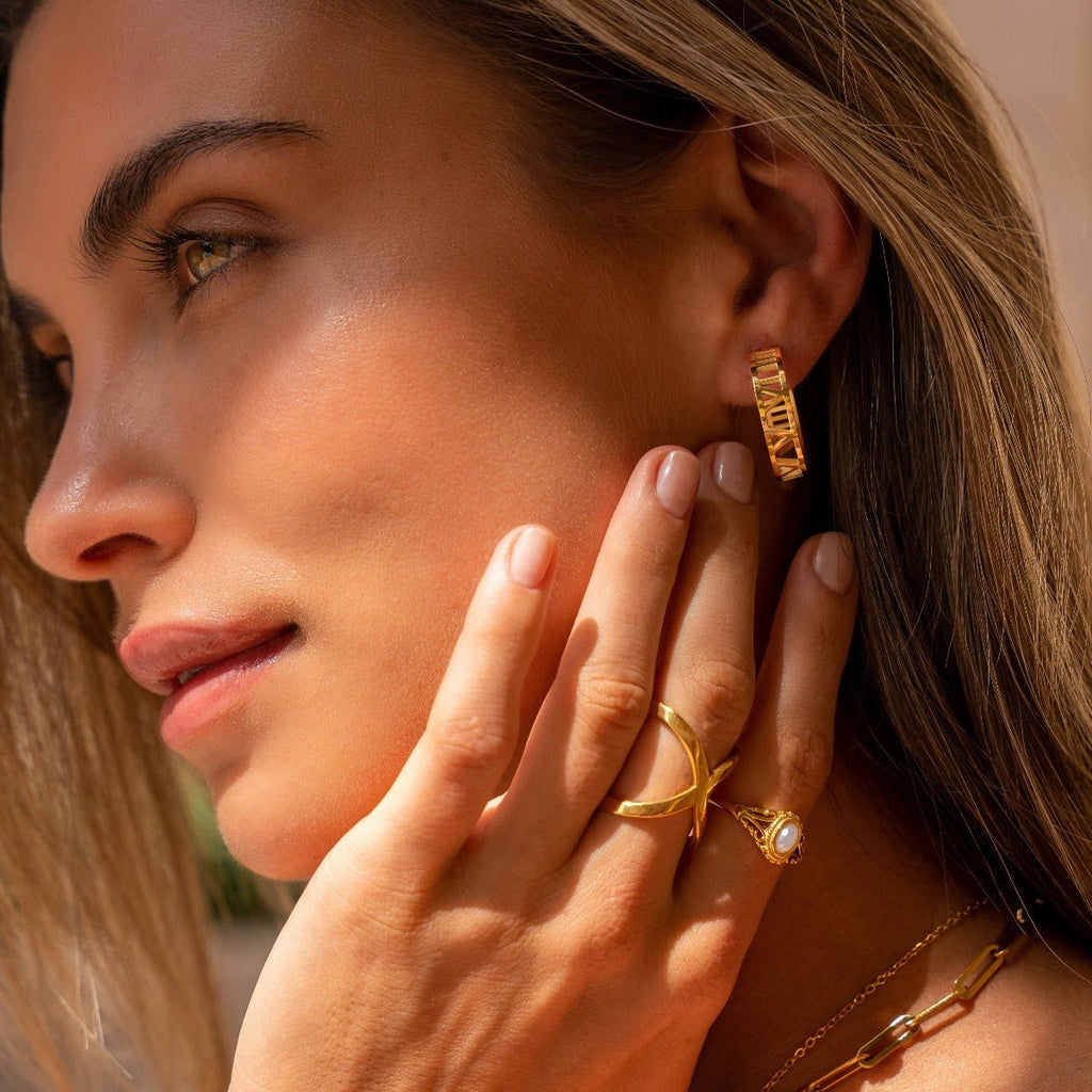 X-shaped ring plated in 18K gold.