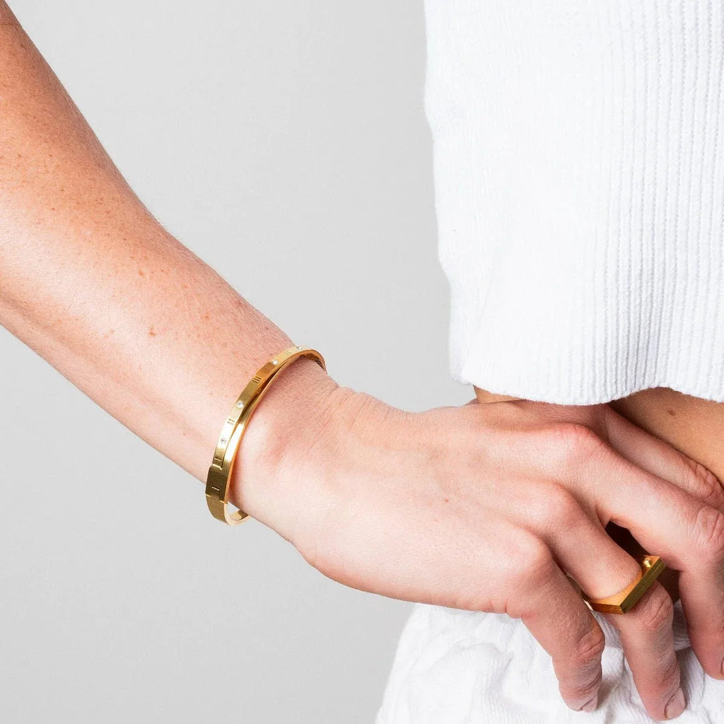 Bracelet with Intertwined Roman Numerals, 18k Gold Plated