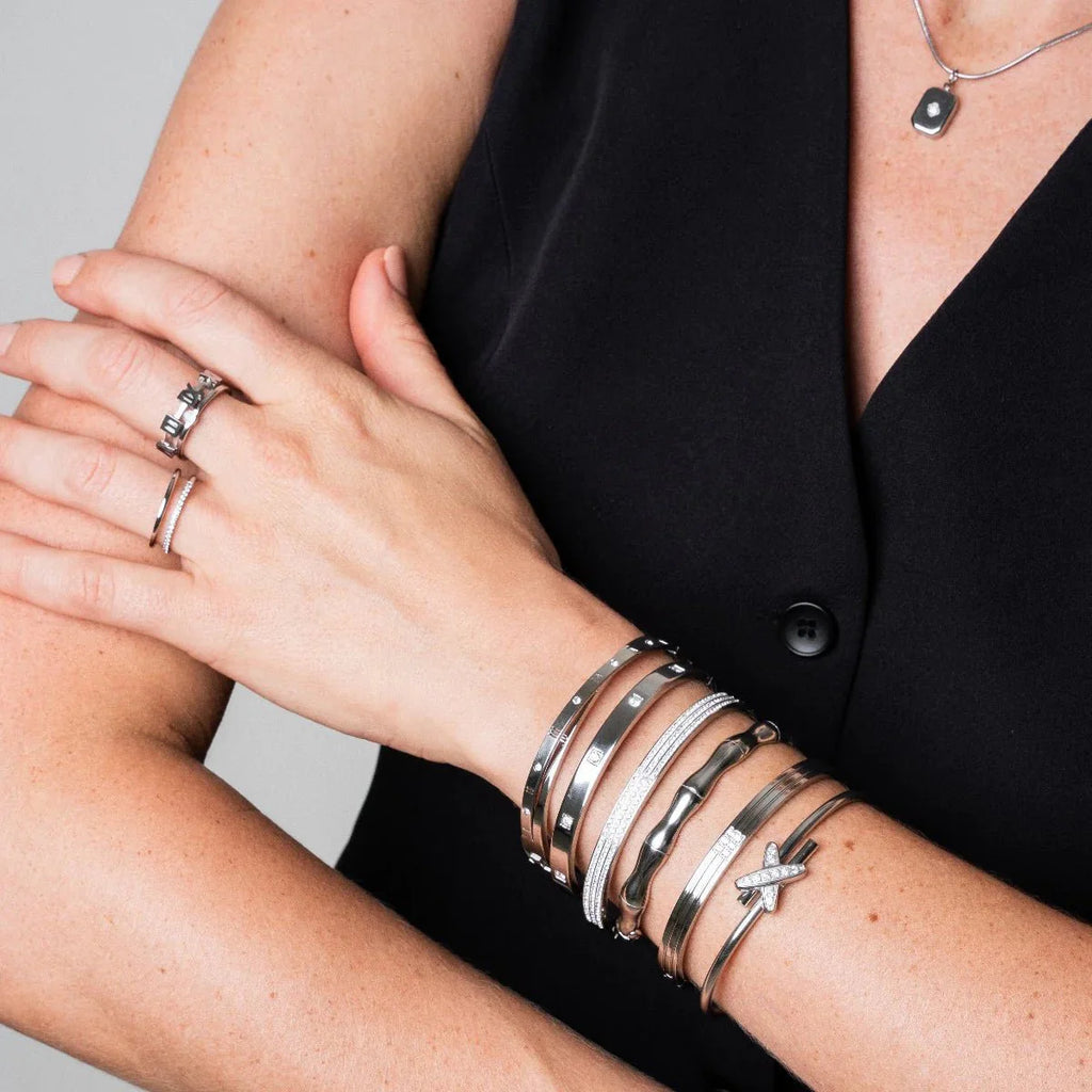 Bracelet with Intertwined Roman Numerals - Silver