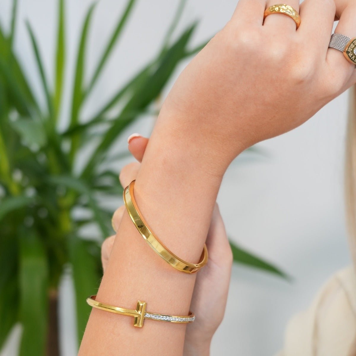 Elegance T-Bar Bracelet Plated in 18k Gold