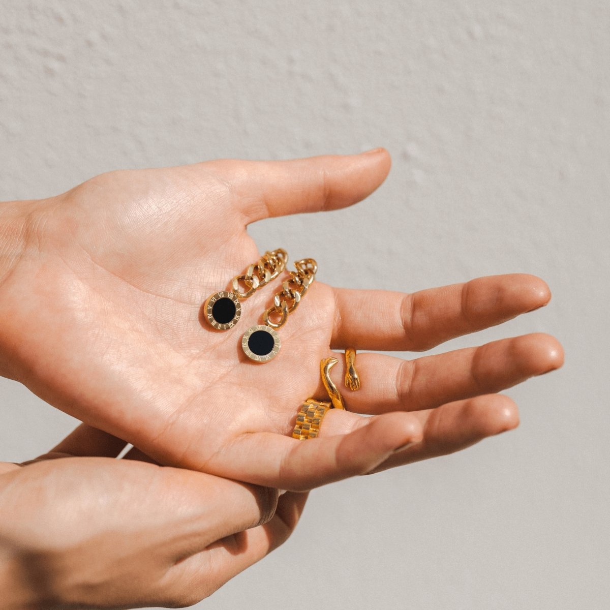 Glamour Chain Earrings with Onyx Stone, 18K Gold Plated