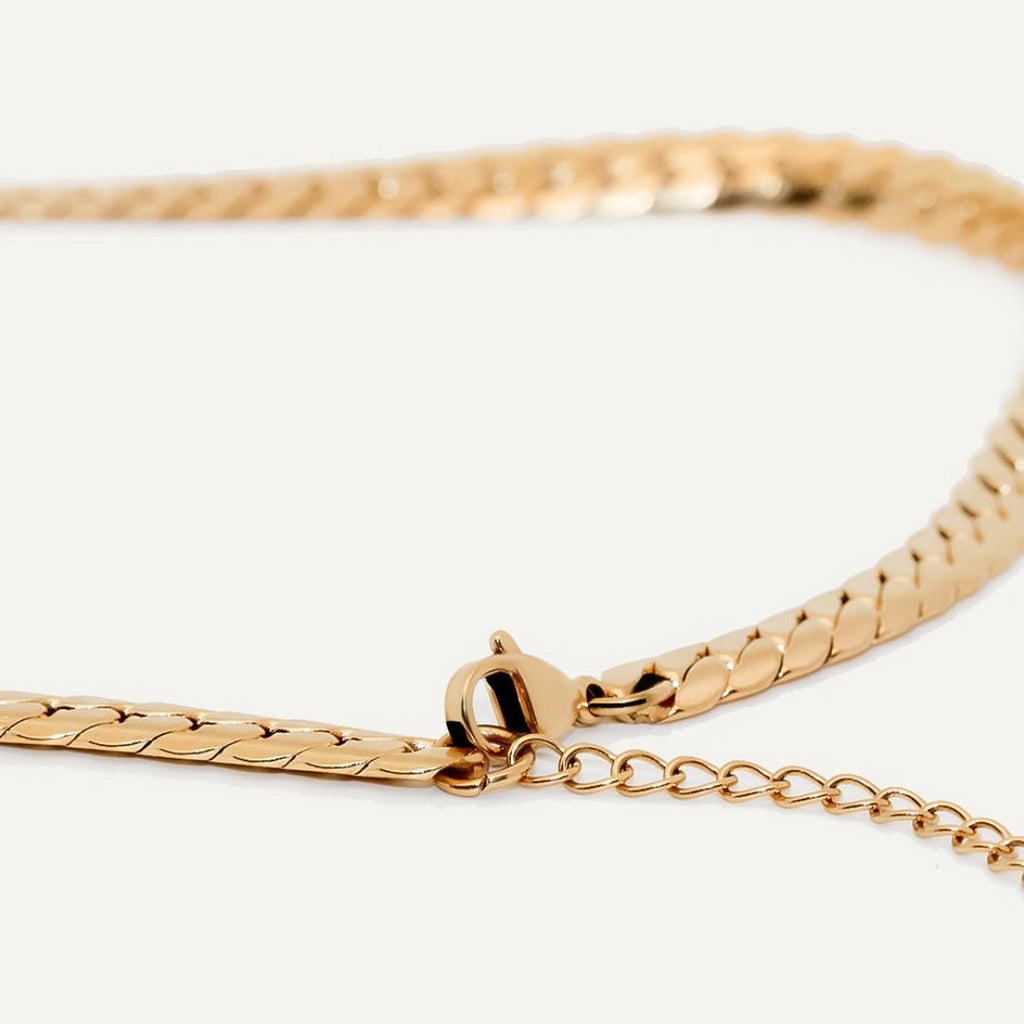 Minimalist Heart Choker Necklace Plated in 18K Gold