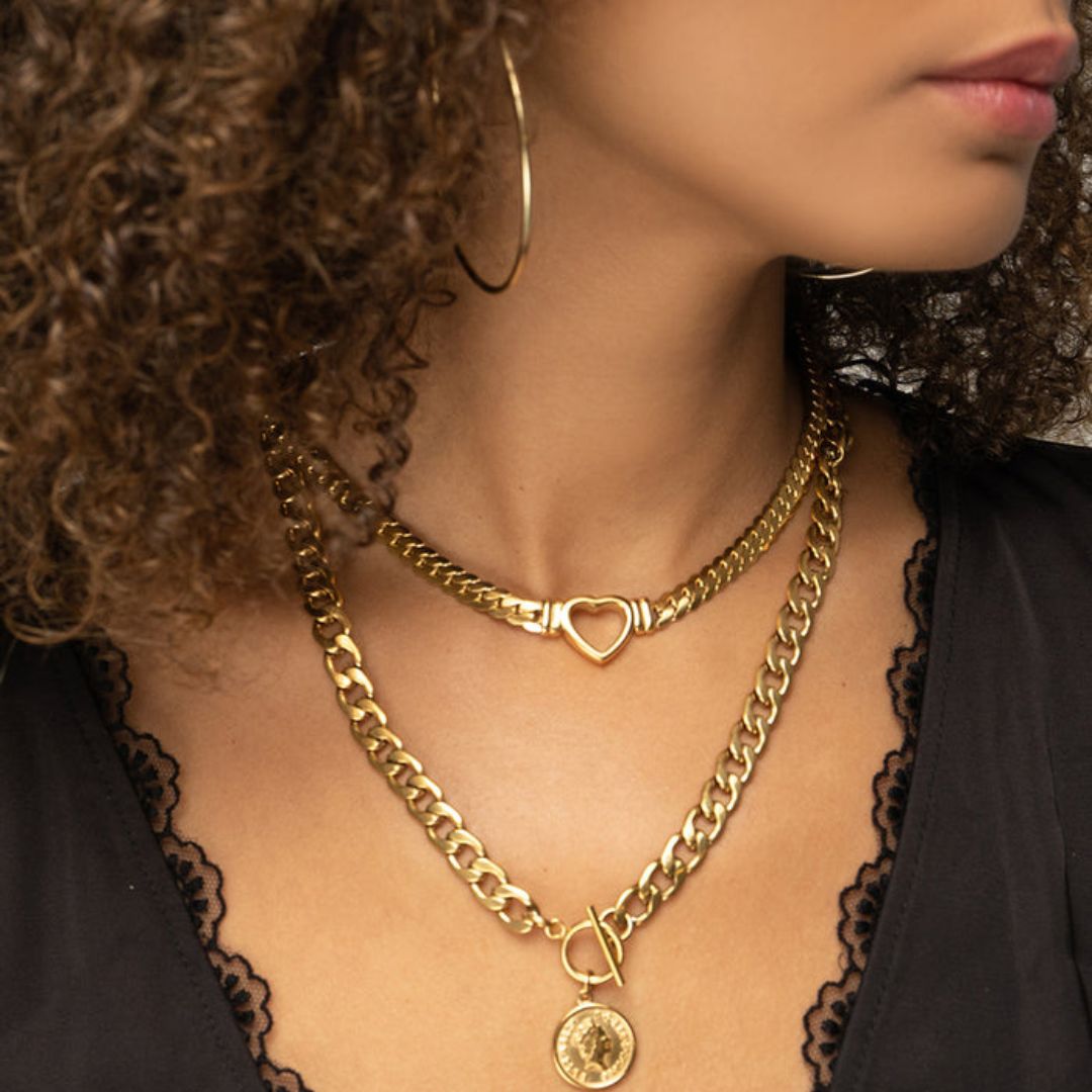 Minimalist Heart Choker Necklace Plated in 18K Gold