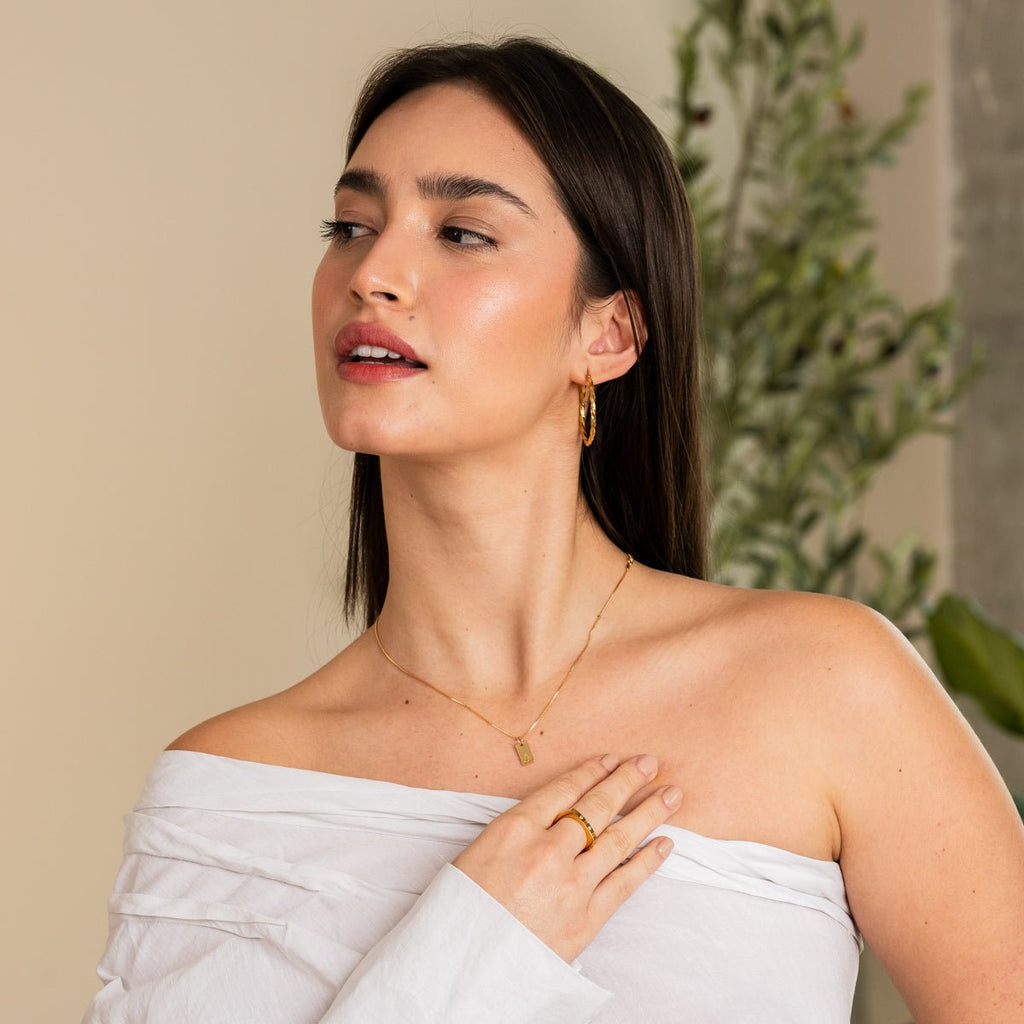 Minimalist Initial Letter Necklace Plated in 18K Gold