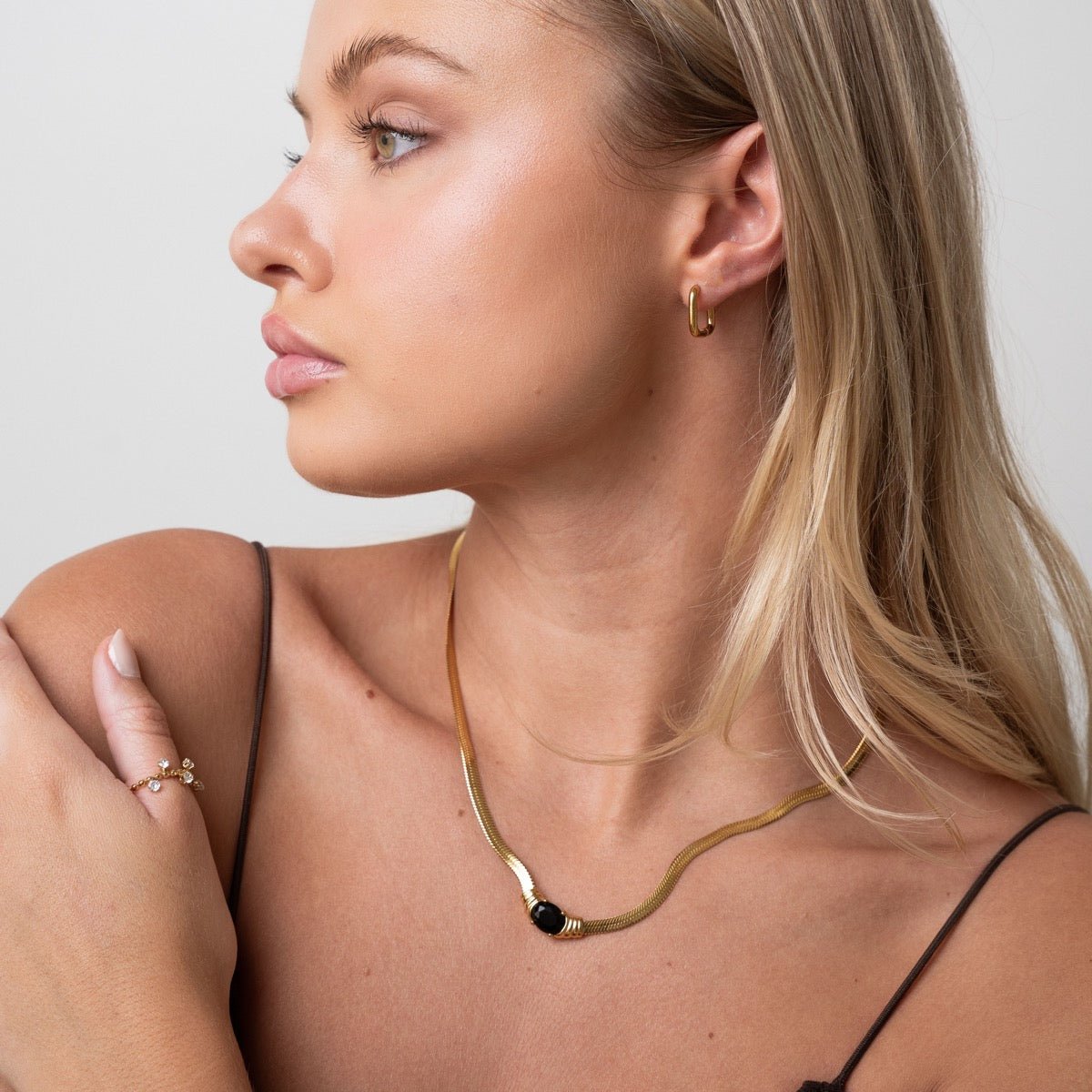 Onyx Stone Mesh Necklace Plated in 18K Gold