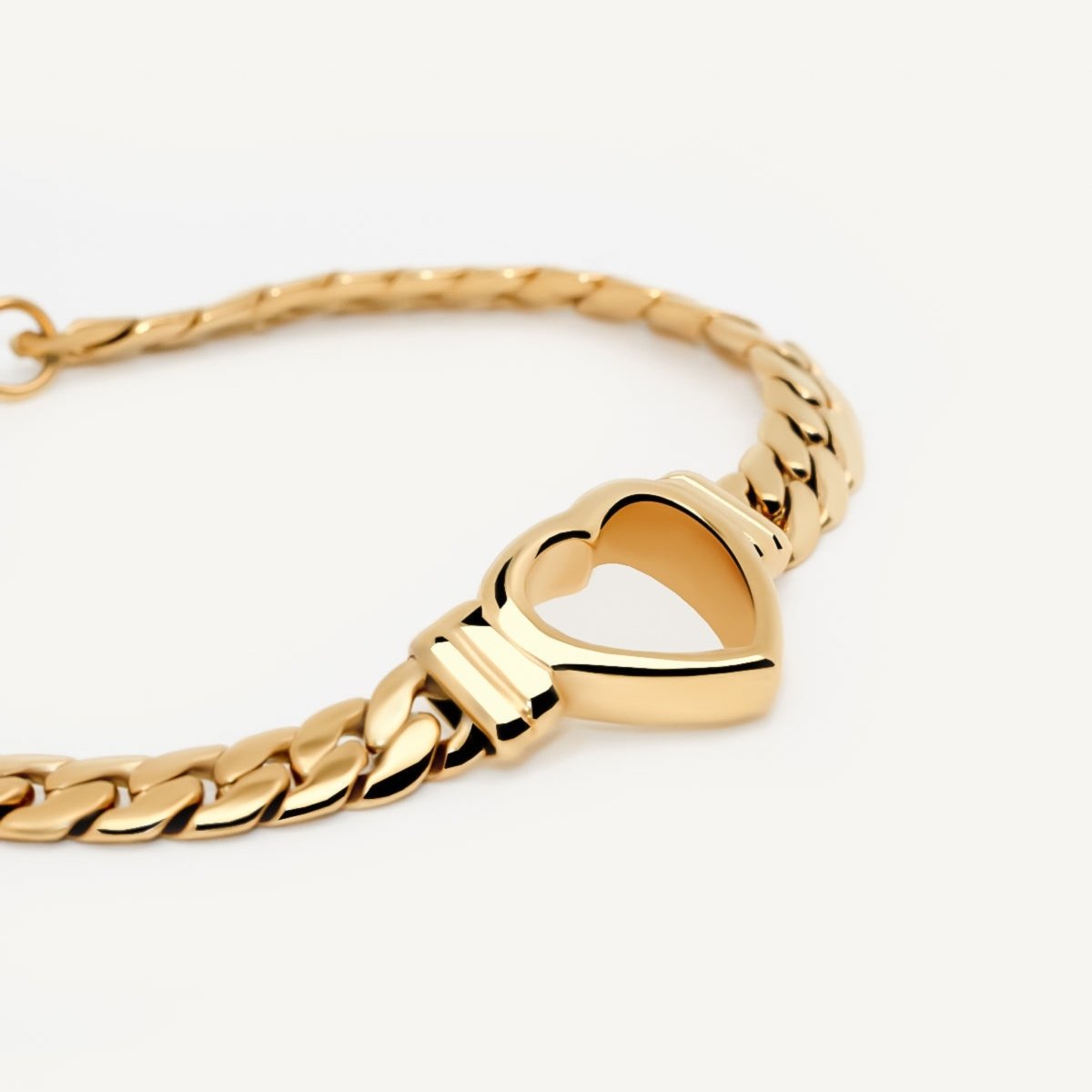Minimalist Heart Bracelet Plated in 18K Gold