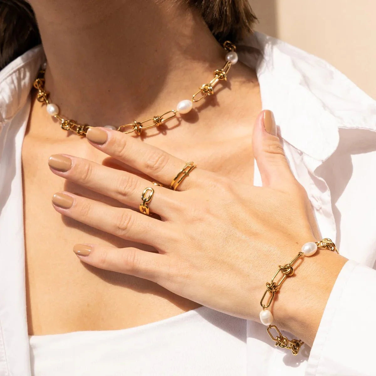 Knot and Pearl Bracelet Plated in 18k Gold