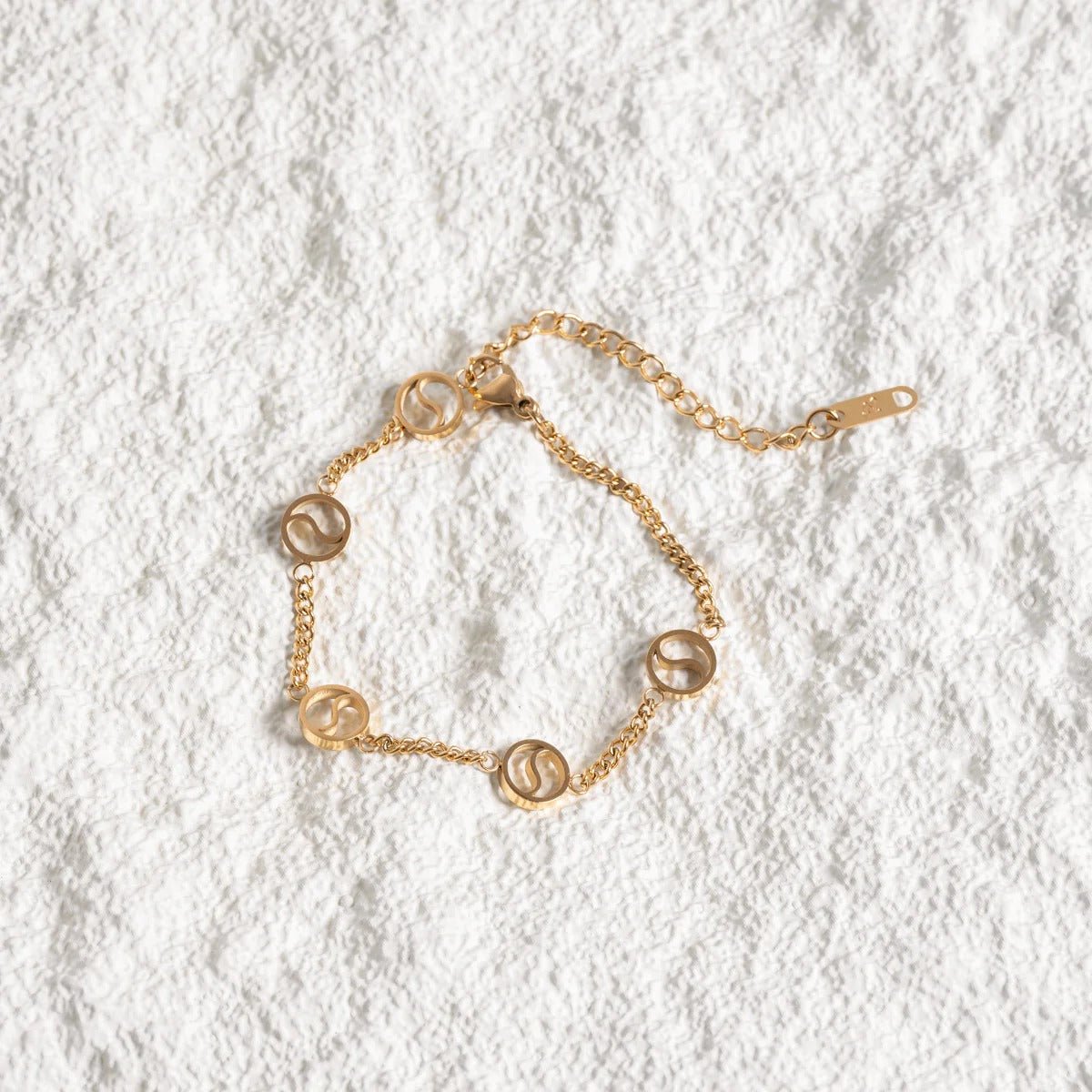 Sierra Pendant Bracelet Plated in 18K Gold